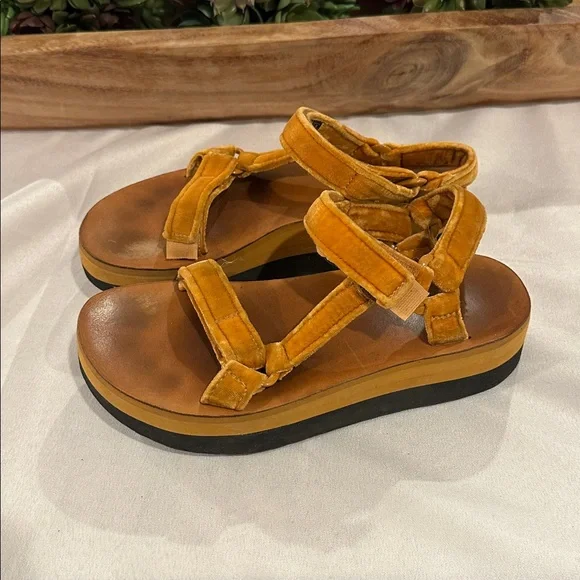 Teva Flatform Universal Velvet Sandals platform sandal women’s size 7 EUC‎ - Picture 4 of 7